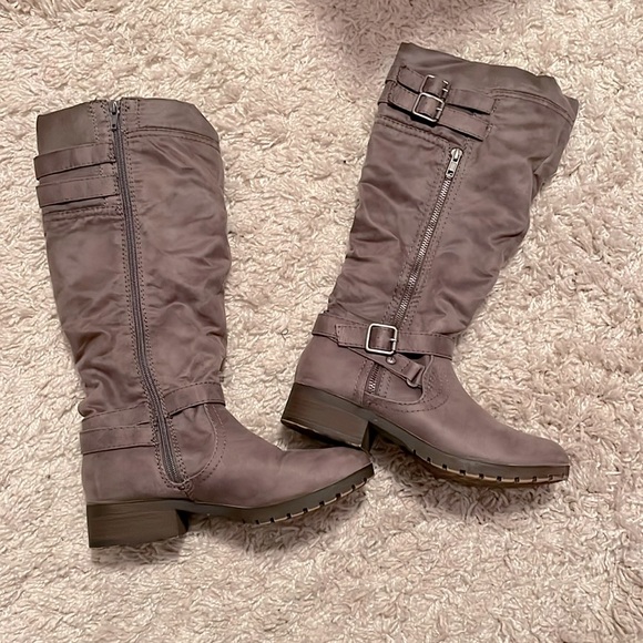KOHL’S gray faux suede knee high boots, w/ full length zipper to get in, size 8 - Picture 1 of 7